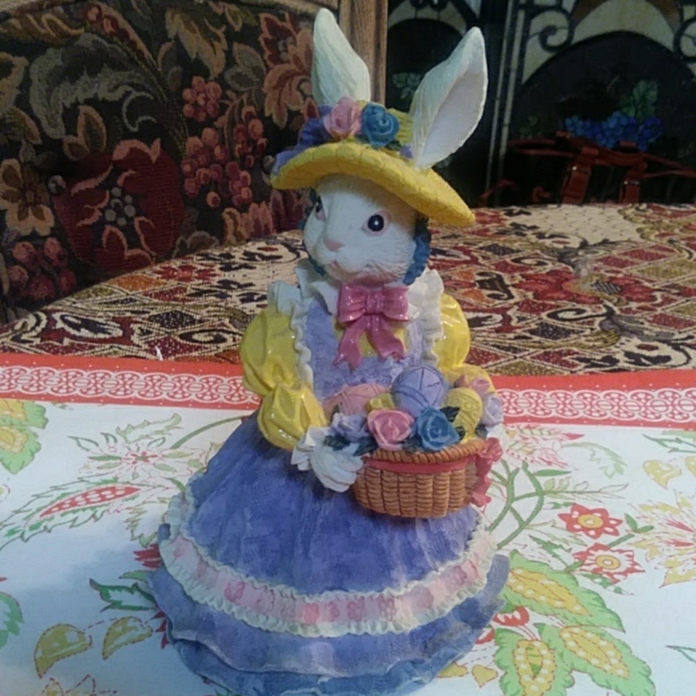 Bunny 🐇 figurine.